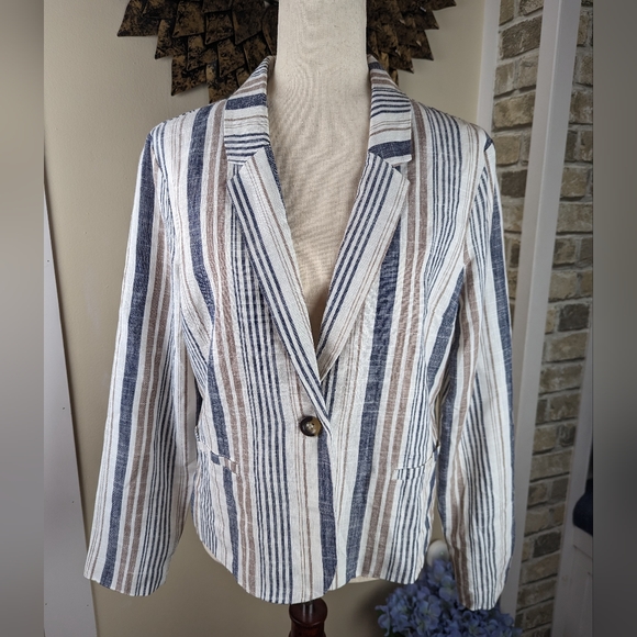 Source Unknown Jackets & Blazers - NWT JustFab Striped One Button Blazer Size L